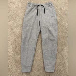 NEW Nike Tech Fleece Mens Jogger Pants Grey Heather DD4706-010 Size Large